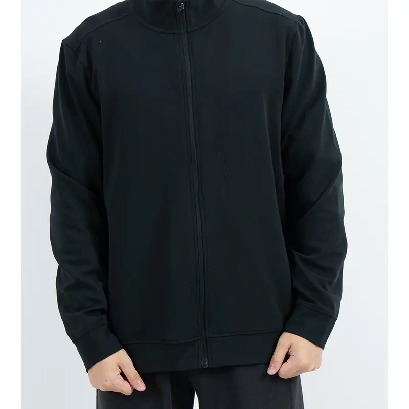 Chaqueta deportiva negra con cremallera completa y paneles en los hombros y la espalda Chaqueta deportiva negra con cremallera completa y paneles en los hombros y la espalda