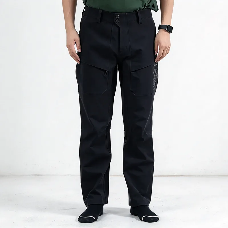 Pantalón cargo rígido impermeable negro con tejido térmico y cremalleras laterales