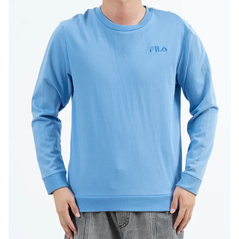 Sudadera azul con cuello redondo, logo a tono en el pecho y ribete de canalé