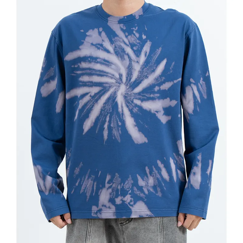 Camiseta de manga larga azul con efecto tie-dye en espiral
