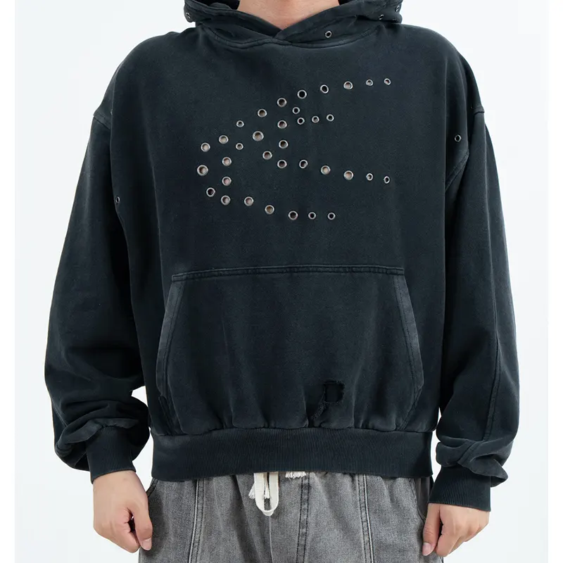 Sudadera con capucha corta con motivo de ojales y detalle de bolsillo desgastado