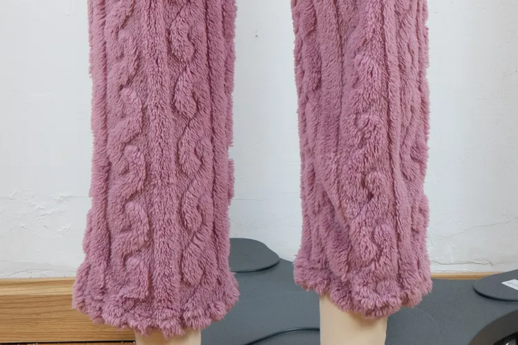 Textured Lounge Set with Raised Cable-Pattern Detail