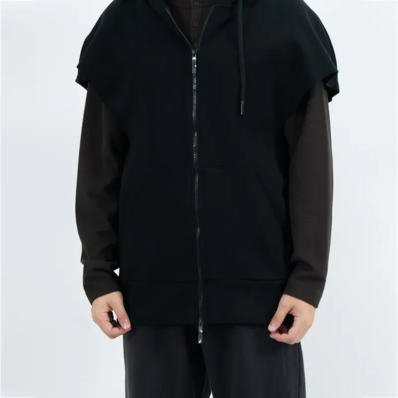 Sudadera con capucha sin mangas, con cremallera, hombros extendidos y bolsillos delanteros divididos